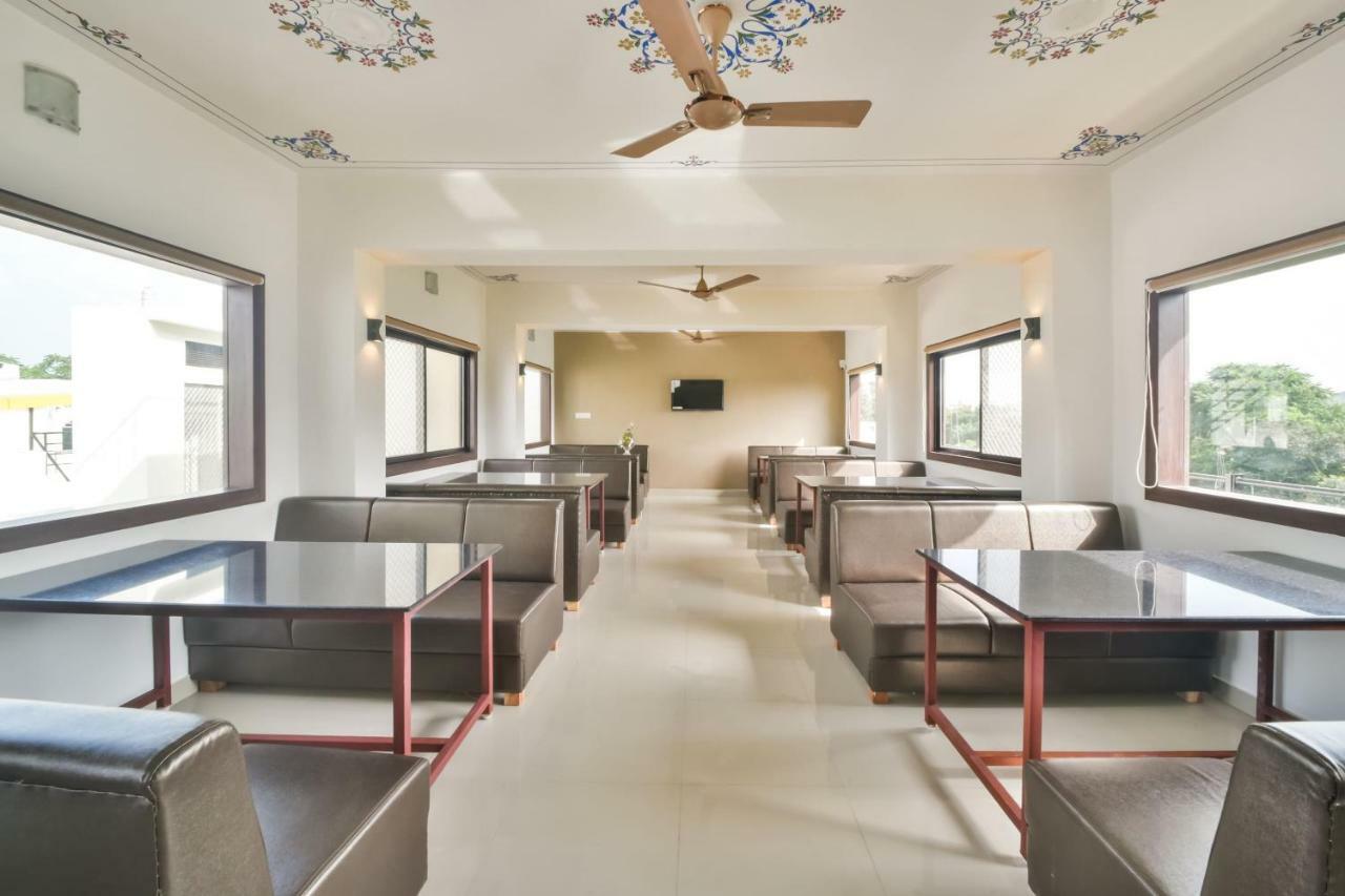 Golden Feather Hotel Udaipur Exterior photo